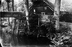 Rietgedekt huis op de hoek Dorpsgracht, Cornelisgracht in Giethoorn